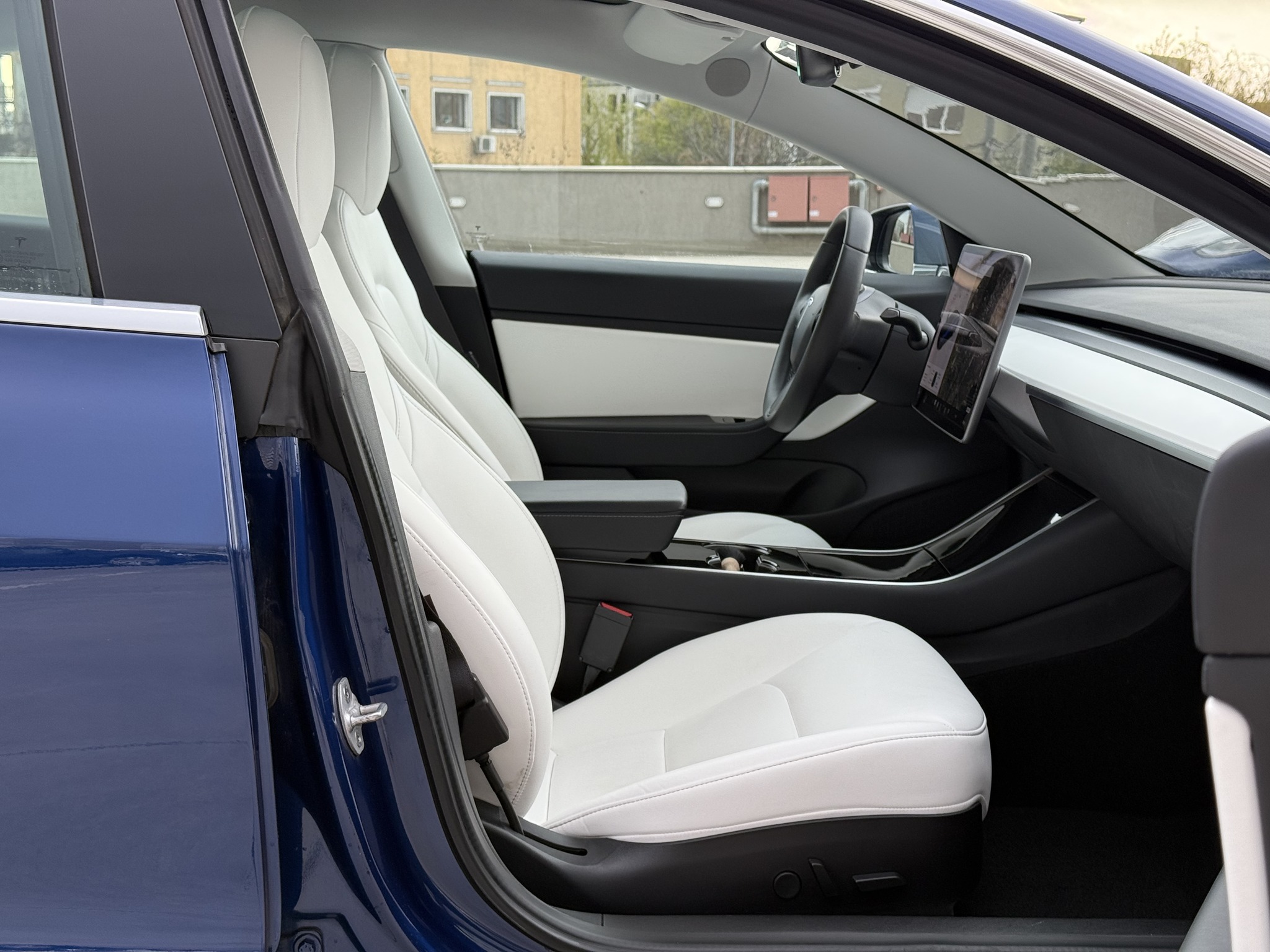 Tesla Model 3 LongRange DualMotor - Image 2