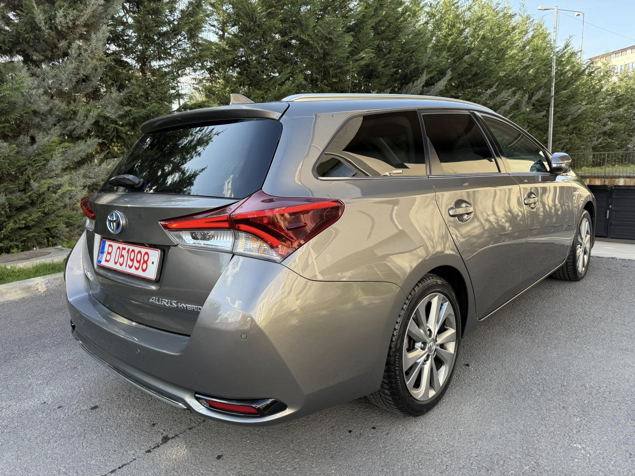 Toyota Auris 1.8 Hybrid Touring Sports - Image 4