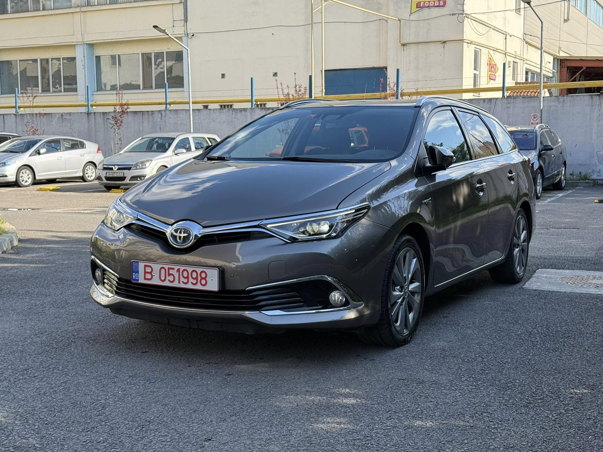 Toyota Auris 1.8 Hybrid Touring Sports - Image 2