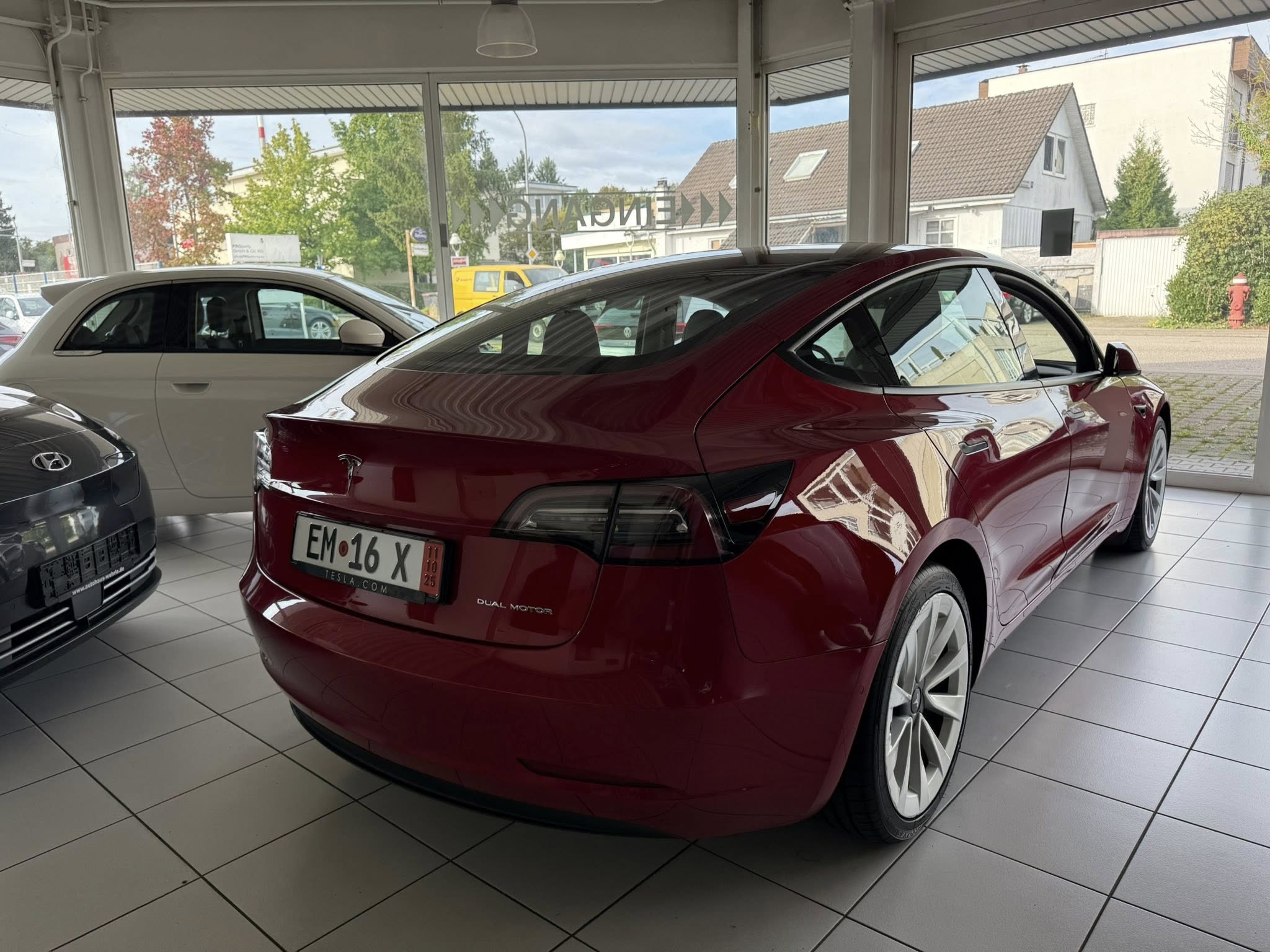 Tesla Model 3 DualMotor LongRange AWD - Image 2