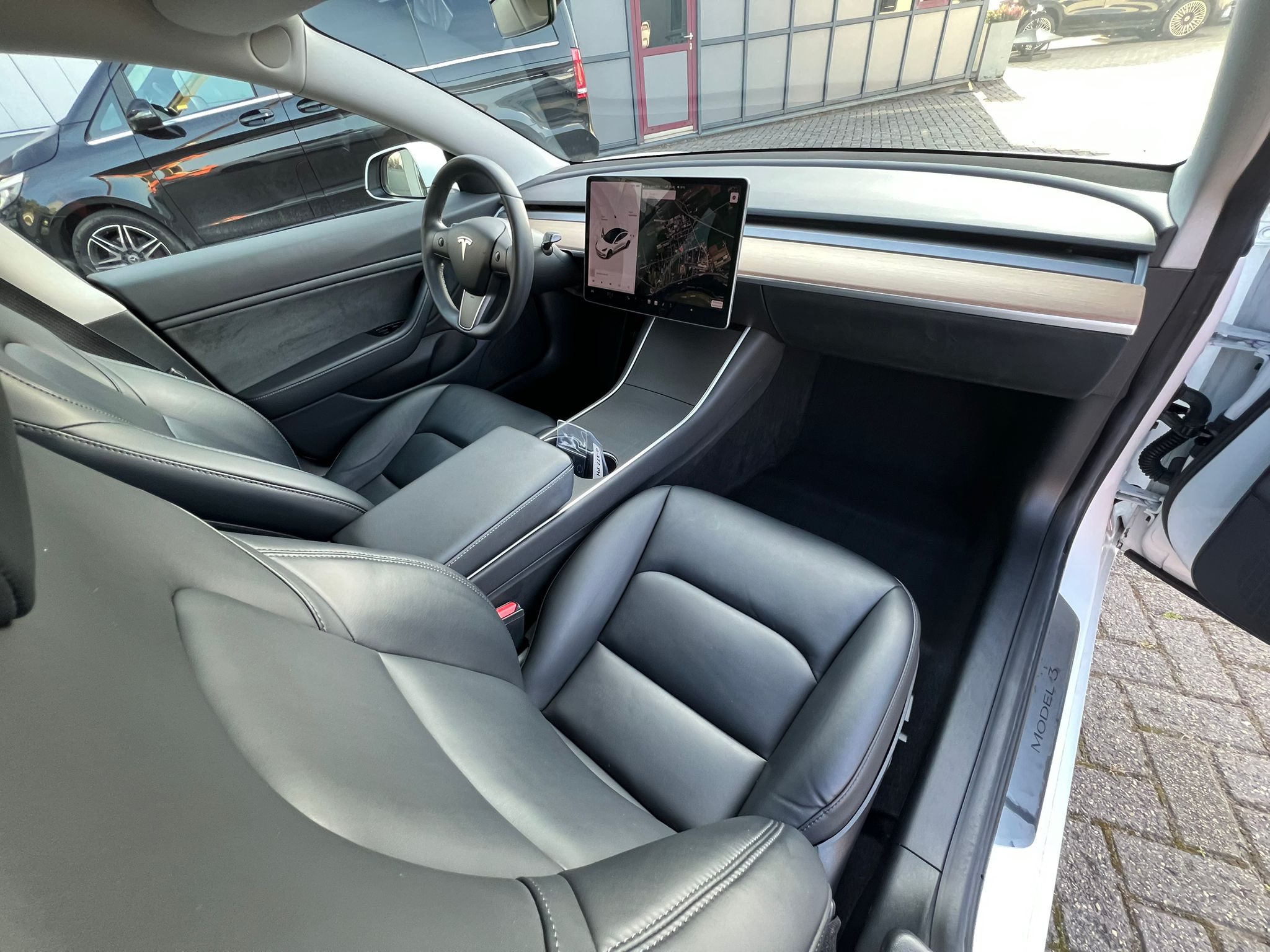 Tesla Model 3 LongRange-DualMotor AWD - Image 2