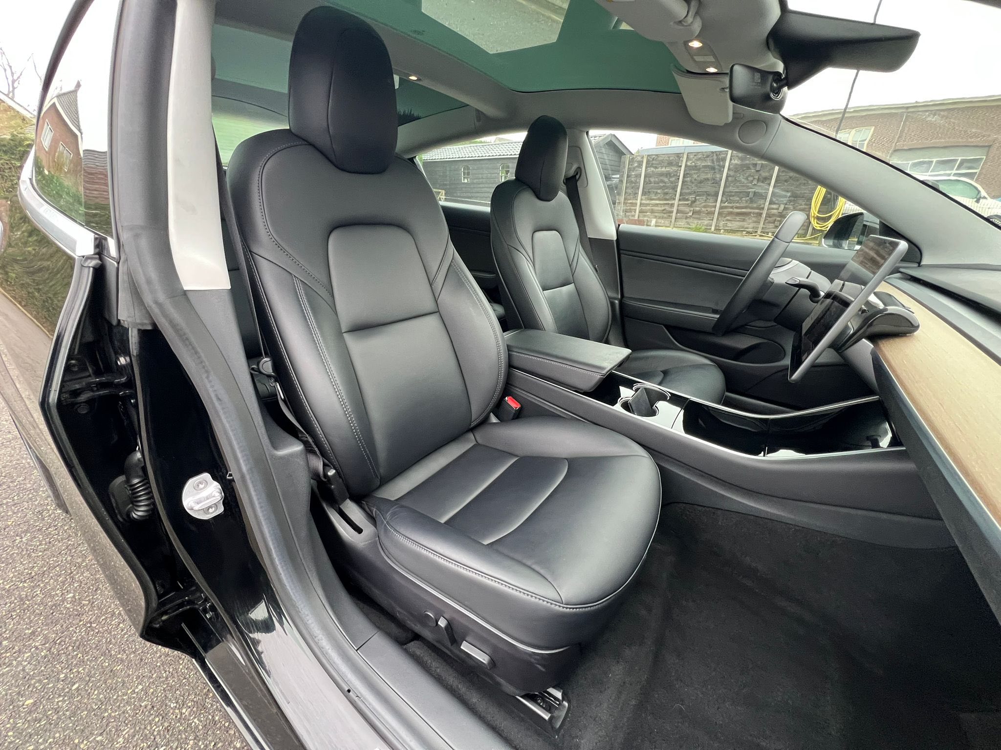 Tesla Model 3 DualMotor LongRange AWD - Image 3