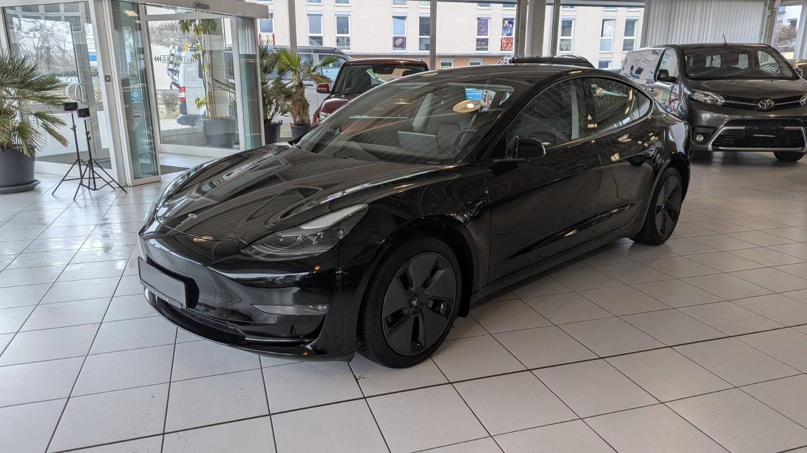 Tesla Model 3 DualMotor LongRange AWD * Enhanced Autopilot - Image 2