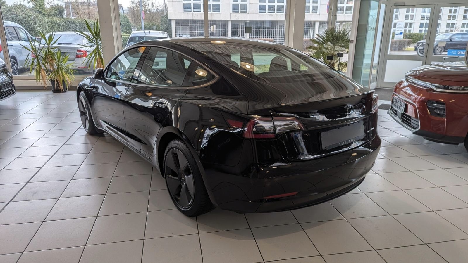 Tesla Model 3 DualMotor LongRange AWD * Enhanced Autopilot - Image 4