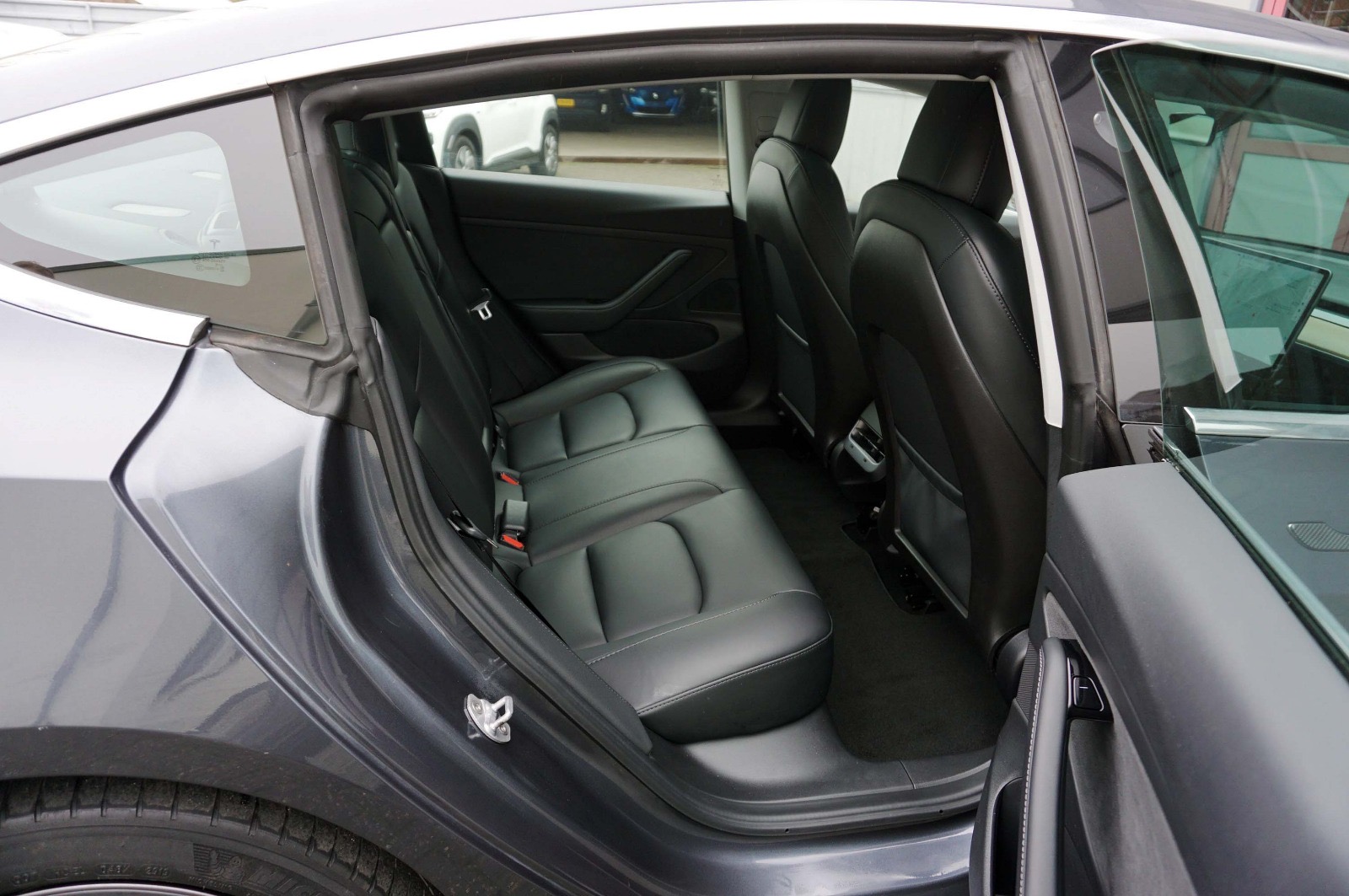 Tesla Model 3 StandardRange - Image 12