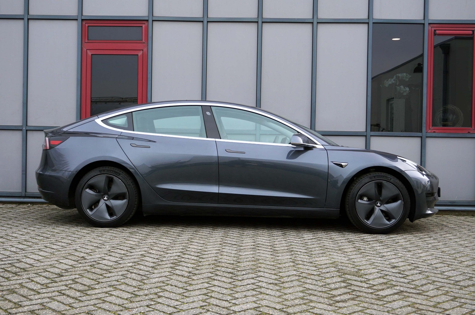 Tesla Model 3 StandardRange - Image 5