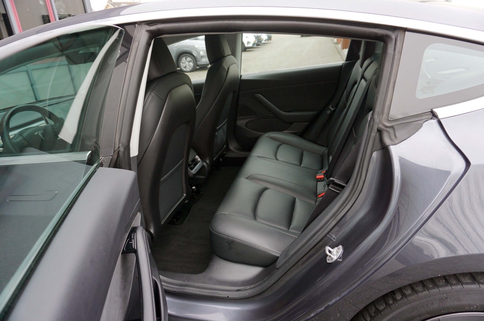 Tesla Model 3 StandardRange - Image 13