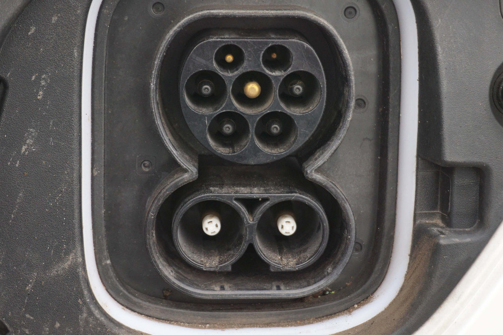 Hyundai KONA Premium - Image 31