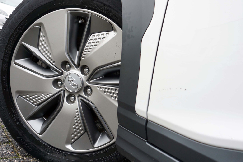 Hyundai KONA Premium - Image 16