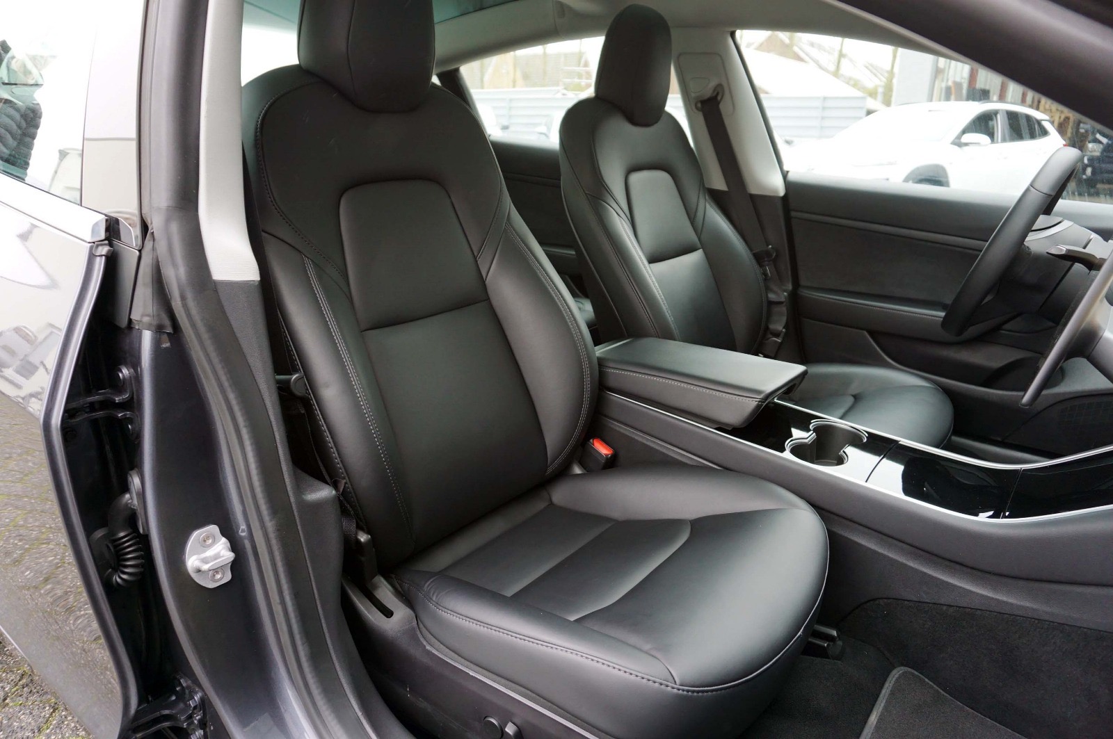 Tesla Model 3 StandardRange - Image 9
