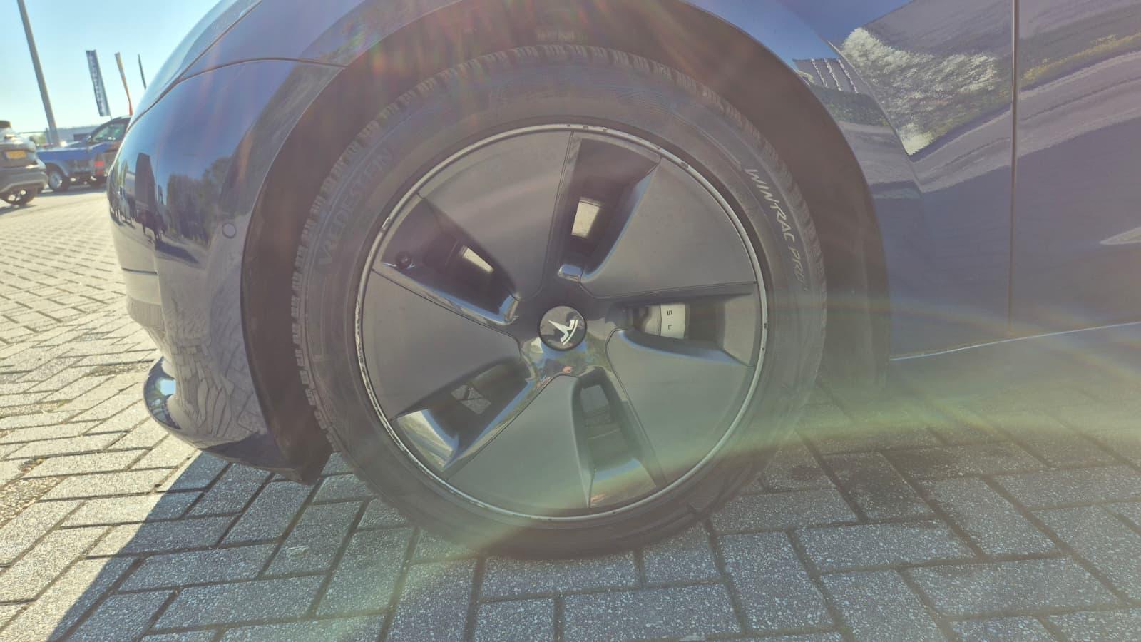 Tesla Model 3 DualMotor LongRange AWD - Image 15