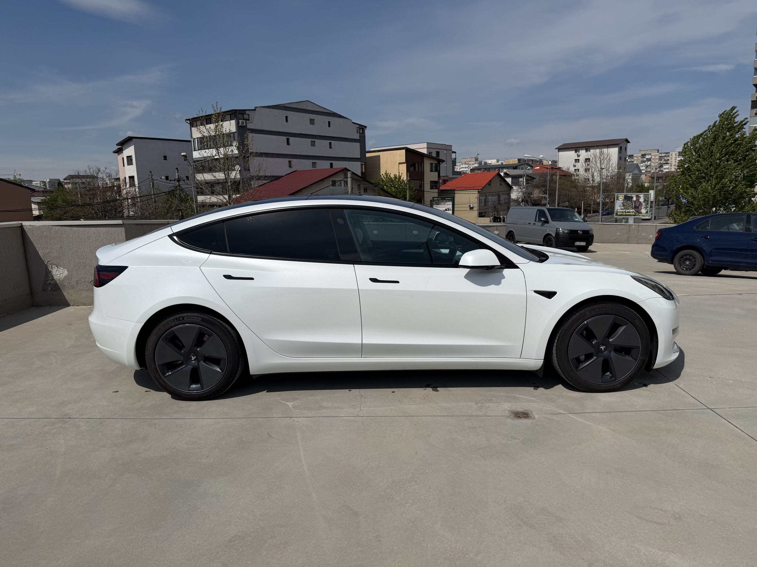 Tesla Model 3 DualMotor LongRange AWD - Image 8