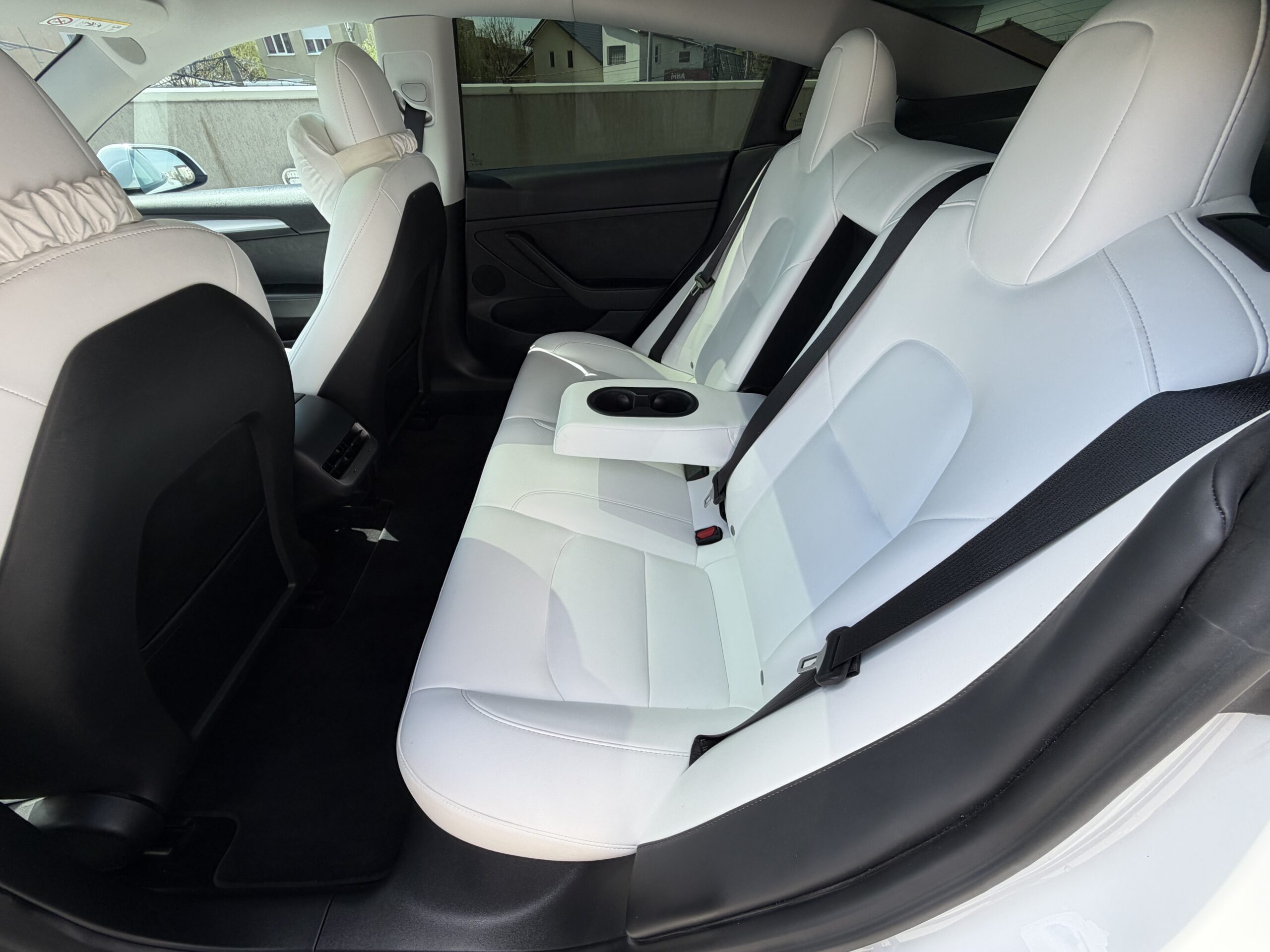 Tesla Model 3 DualMotor LongRange AWD - Image 11