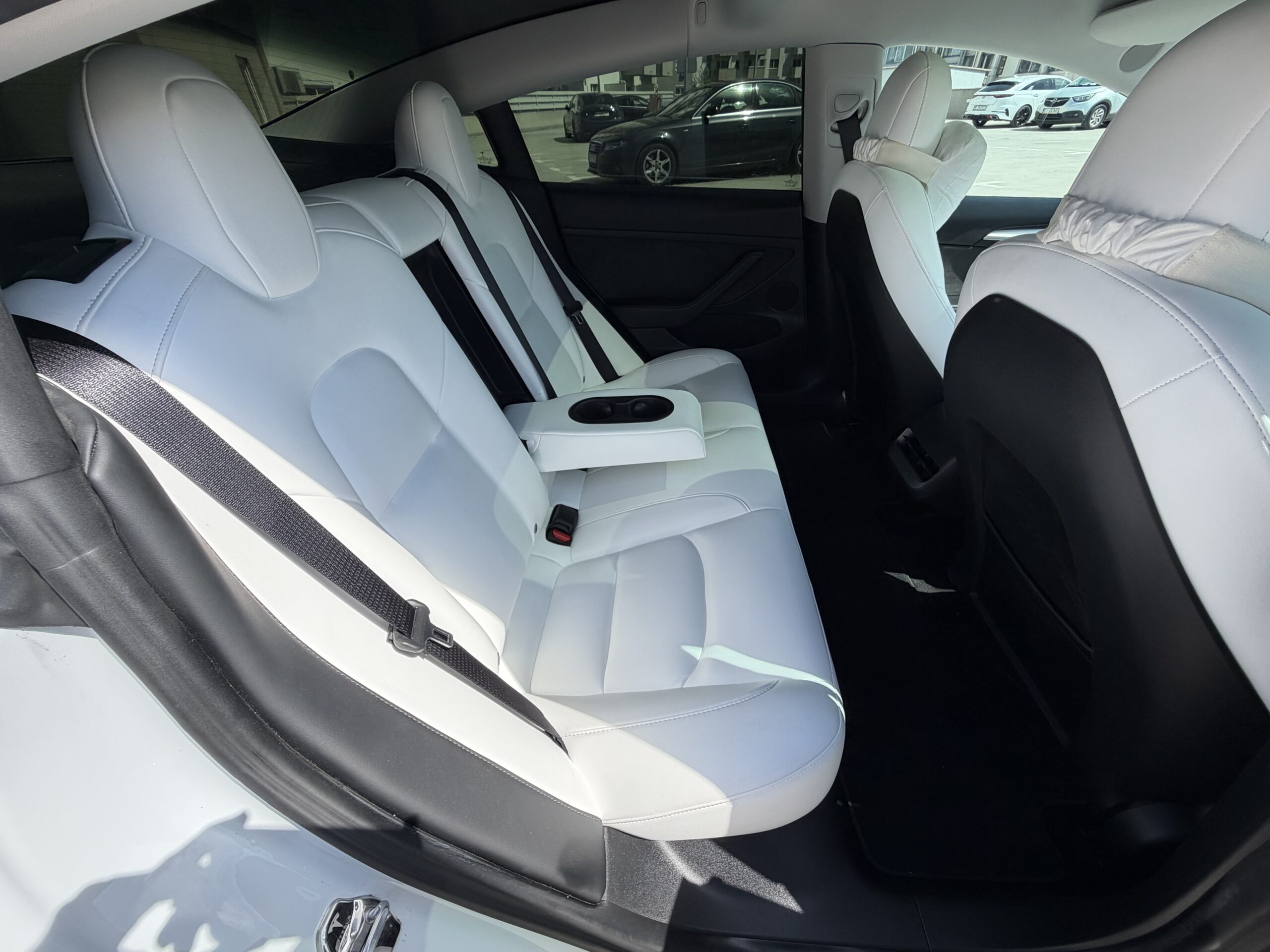 Tesla Model 3 DualMotor LongRange AWD - Image 14