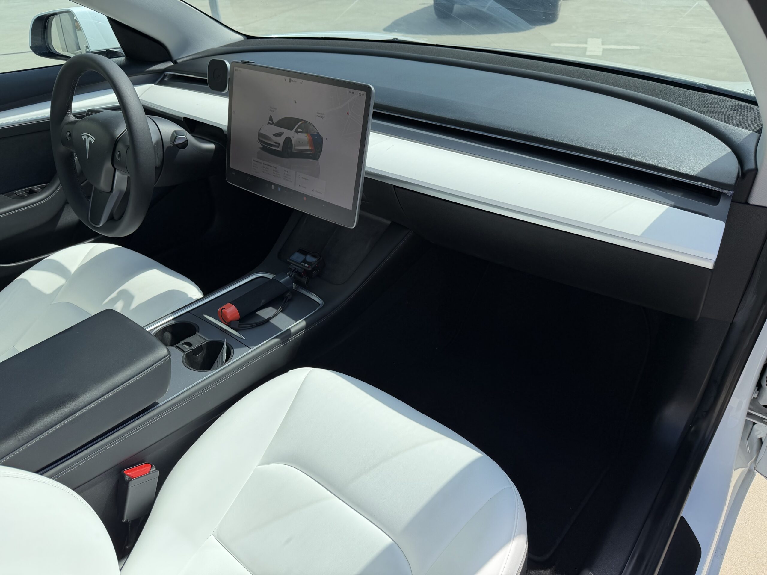 Tesla Model 3 DualMotor LongRange AWD - Image 16