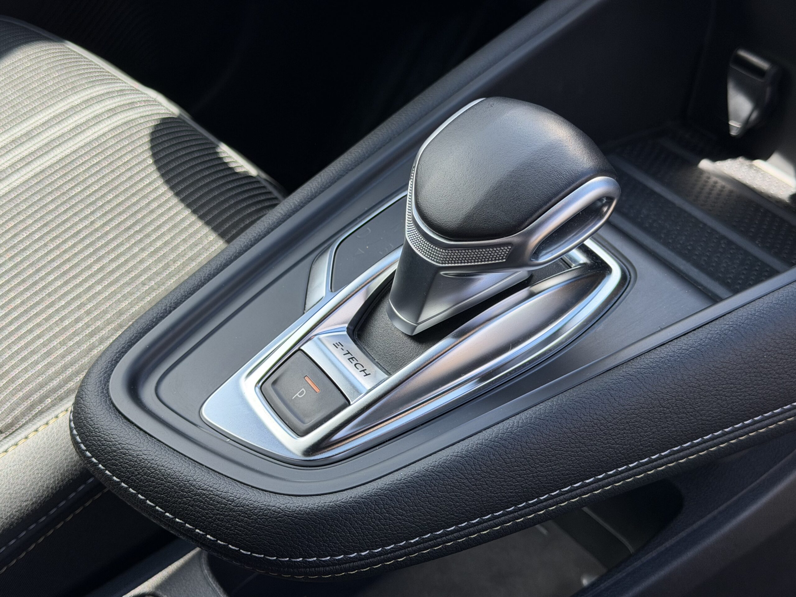 Renault Captur E-Tech Engineered - Image 24