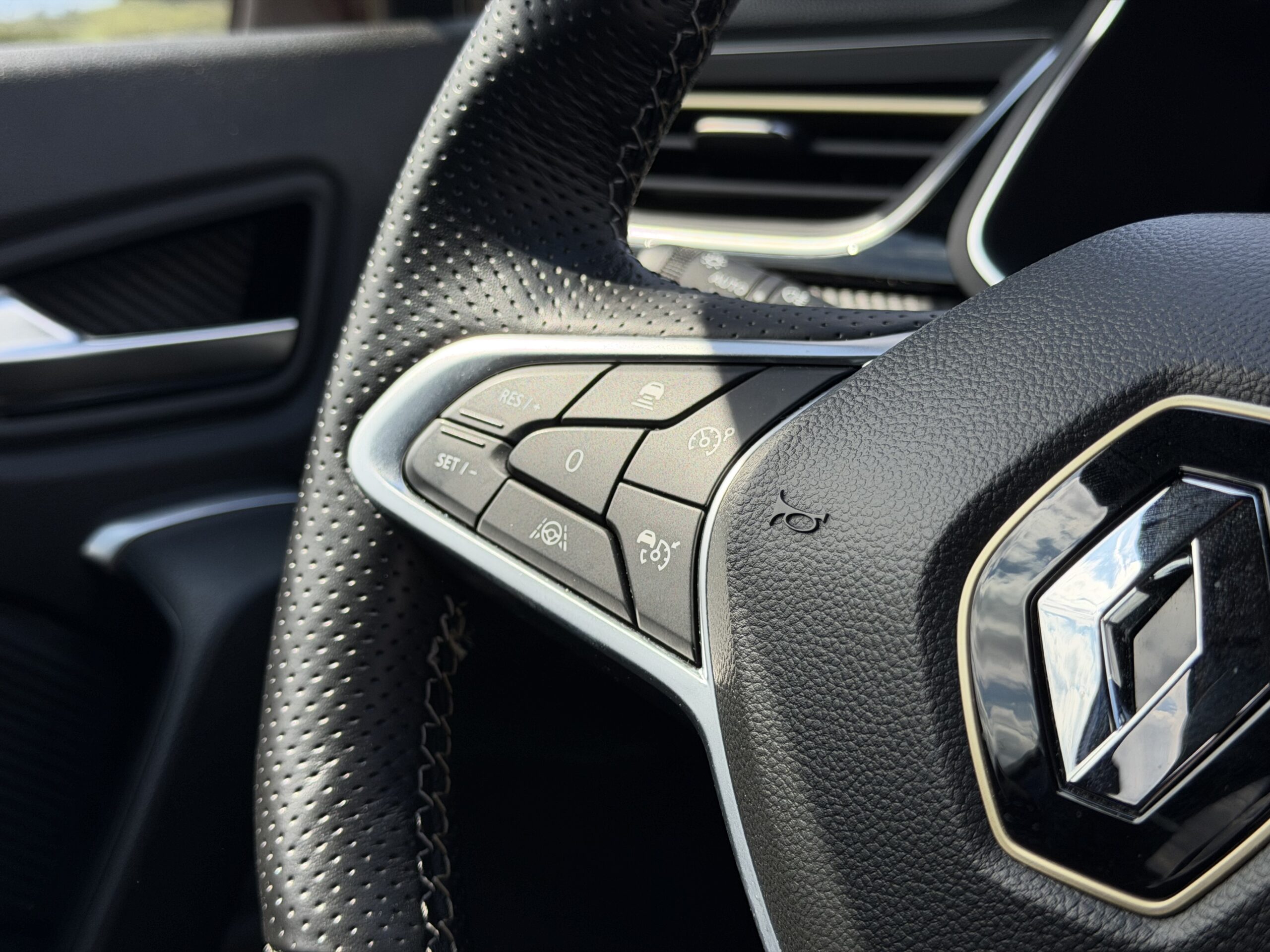 Renault Captur E-Tech Engineered - Image 27