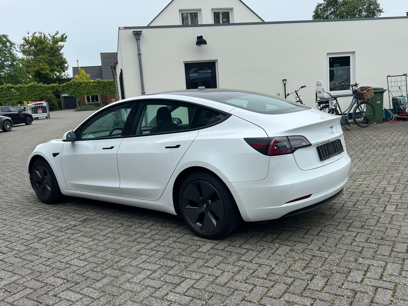 Tesla Model 3 DualMotor LongRange AWD *Enchanced Autopilot - Image 4