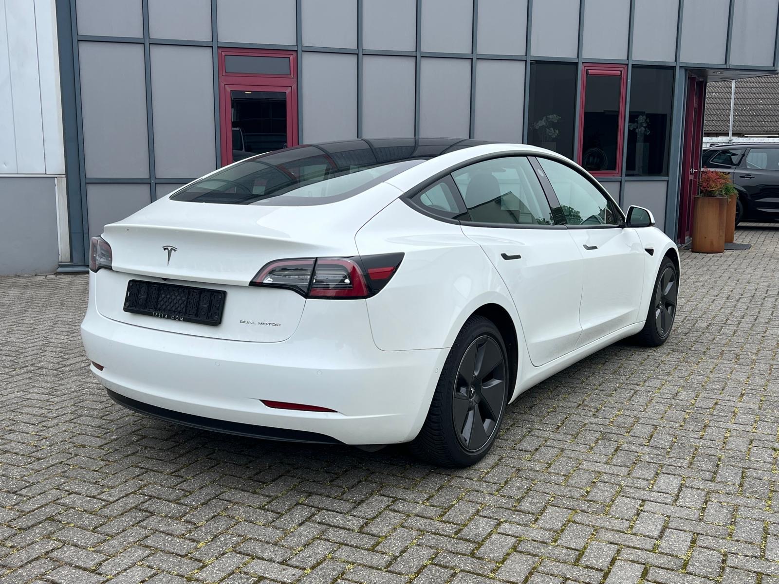 Tesla Model 3 DualMotor LongRange AWD *Enchanced Autopilot - Image 6