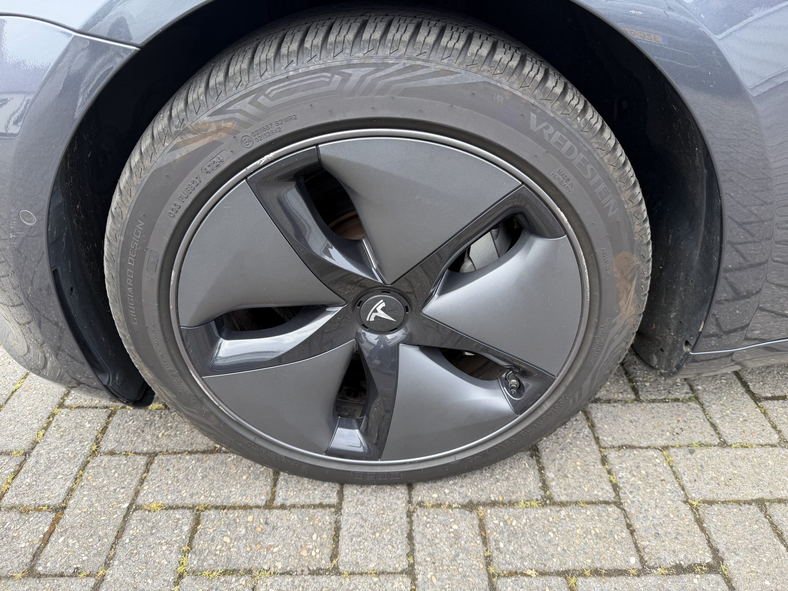 Tesla Model 3 DualMotor LongRange AWD - Image 19