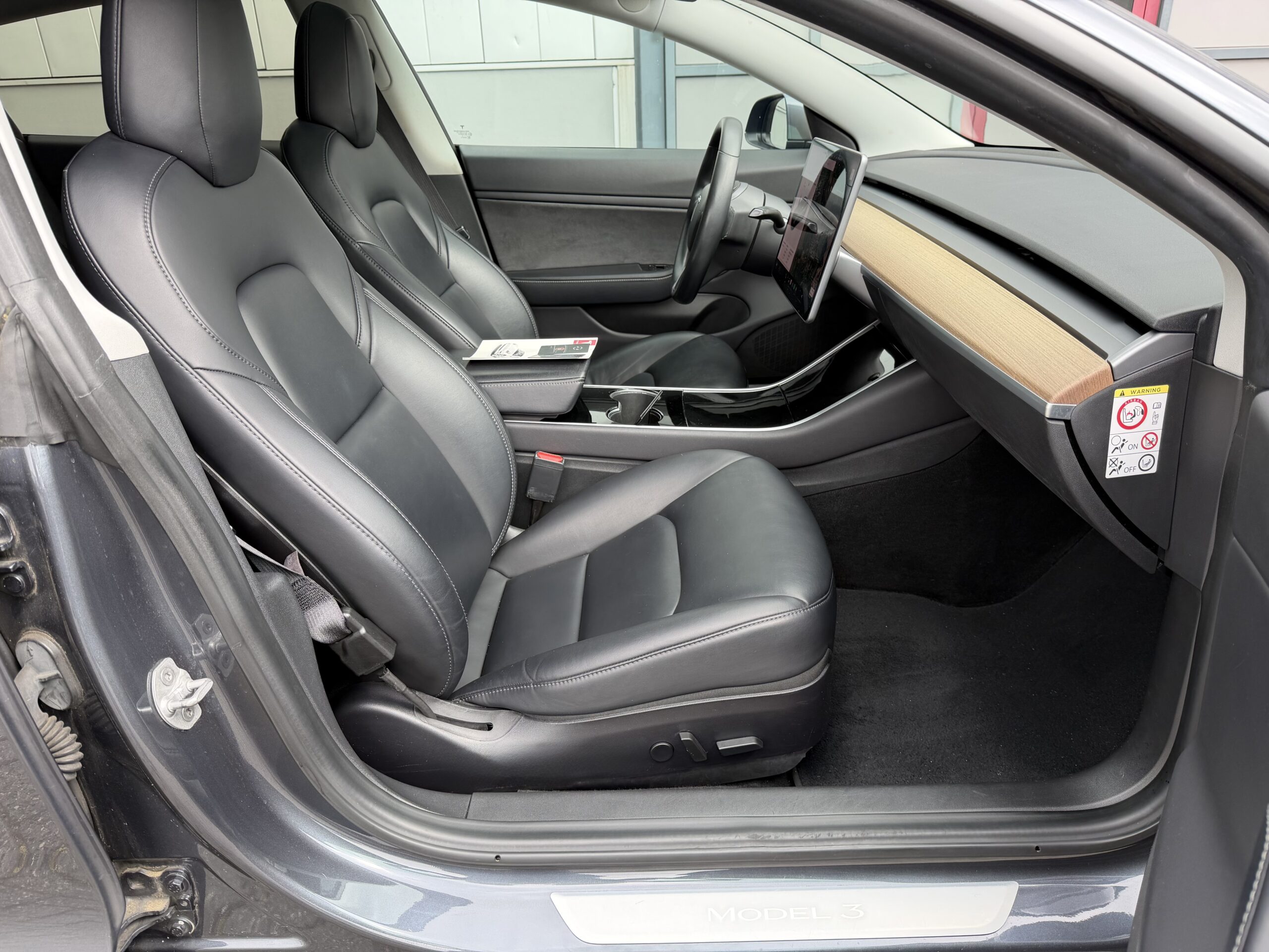 Tesla Model 3 DualMotor LongRange AWD - Image 12