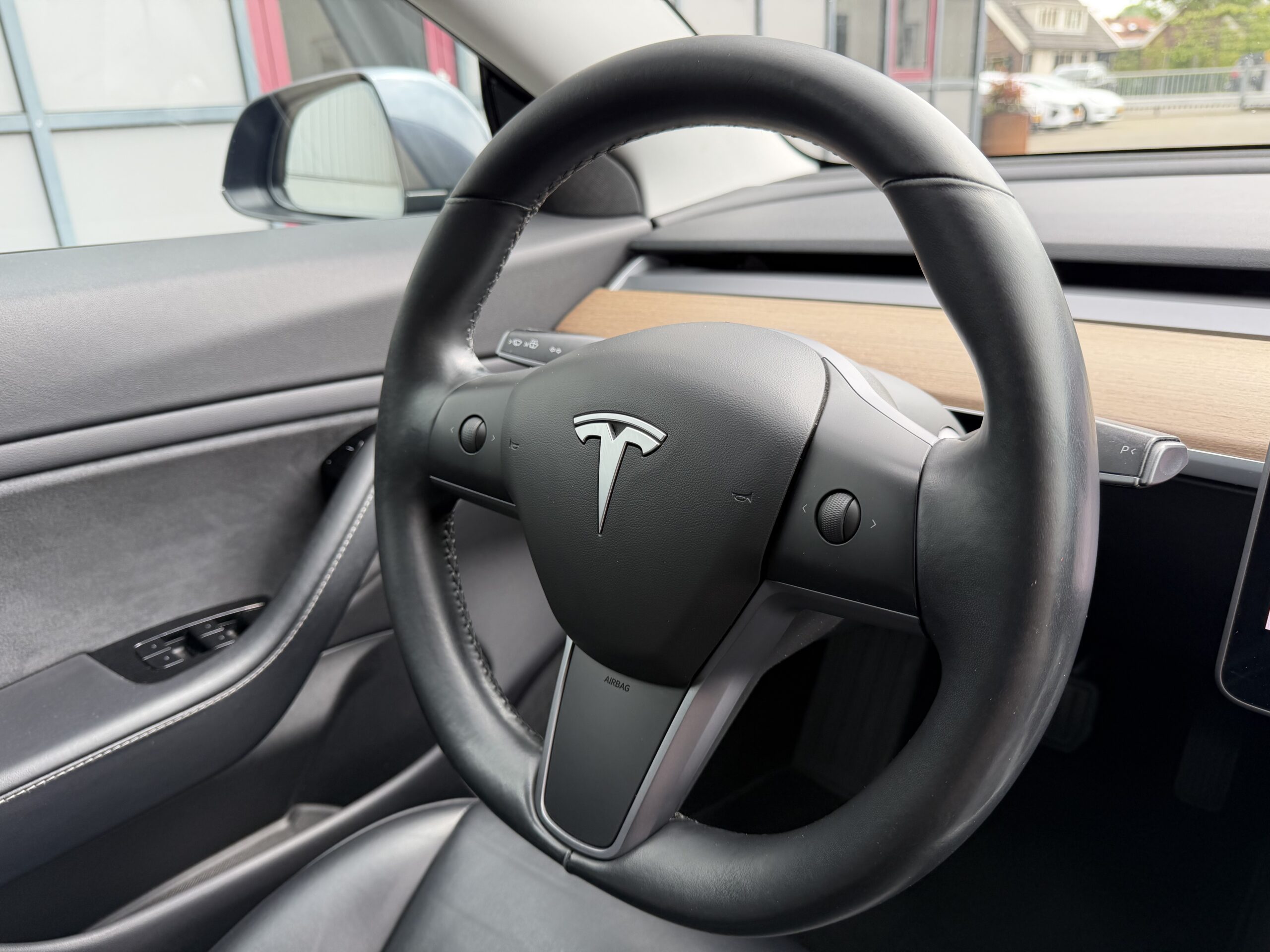 Tesla Model 3 DualMotor LongRange AWD - Image 16