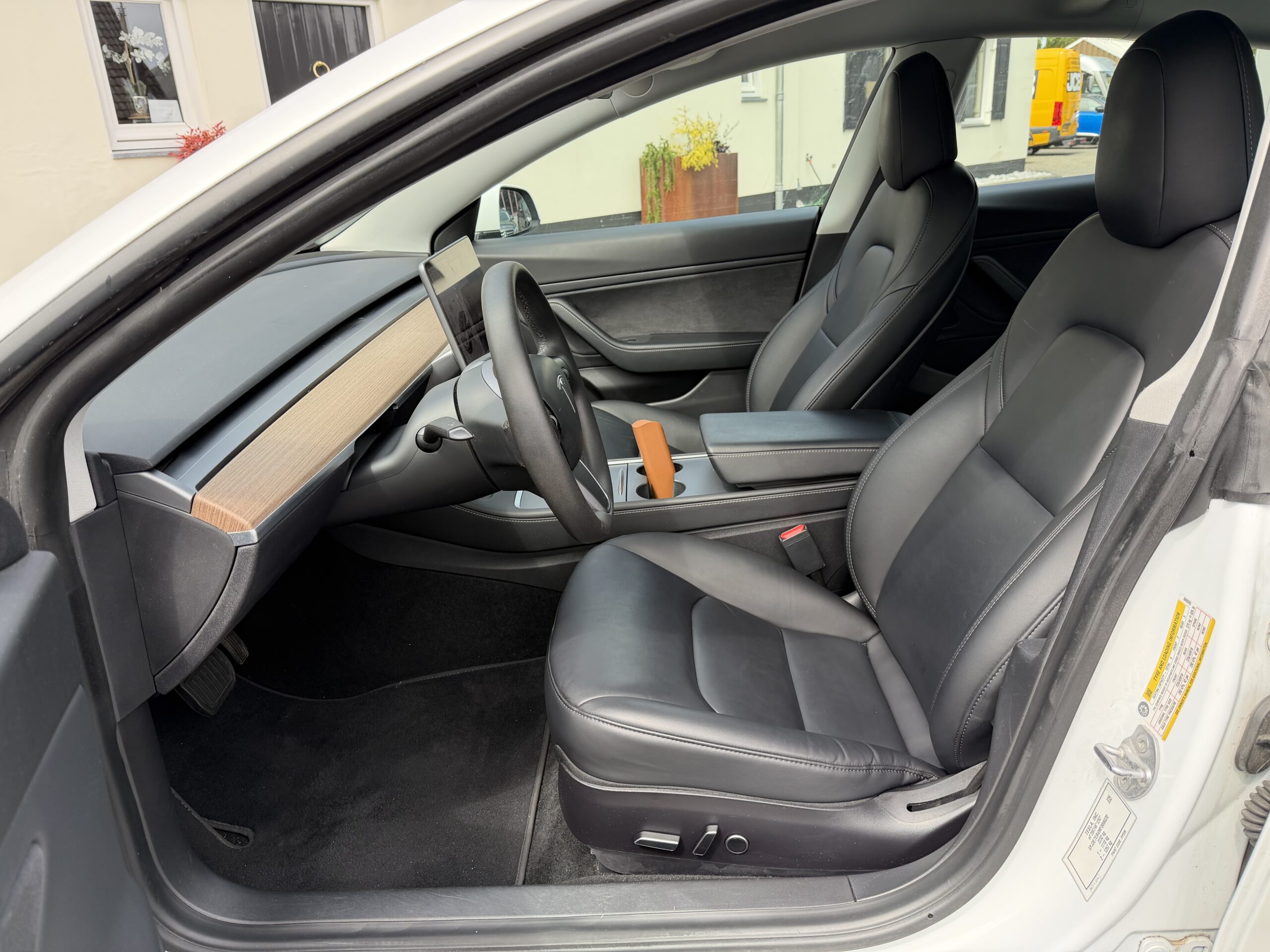 Tesla Model 3 DualMotor LongRange AWD - Image 9