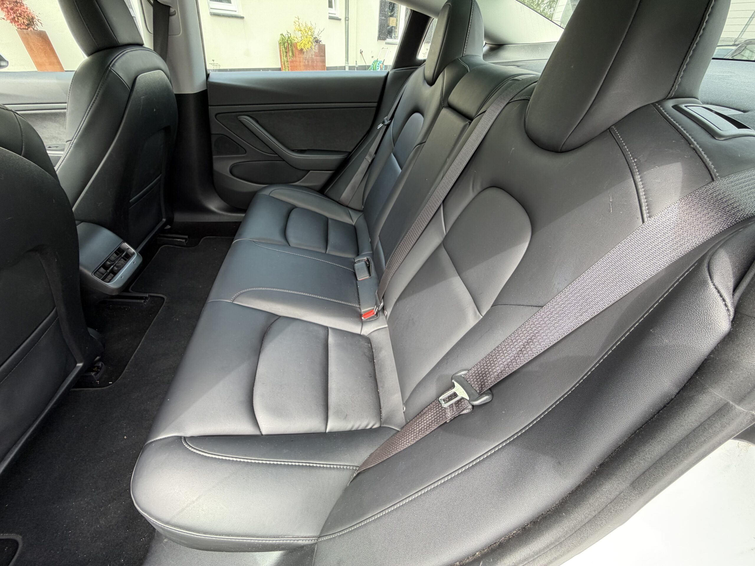 Tesla Model 3 DualMotor LongRange AWD - Image 10
