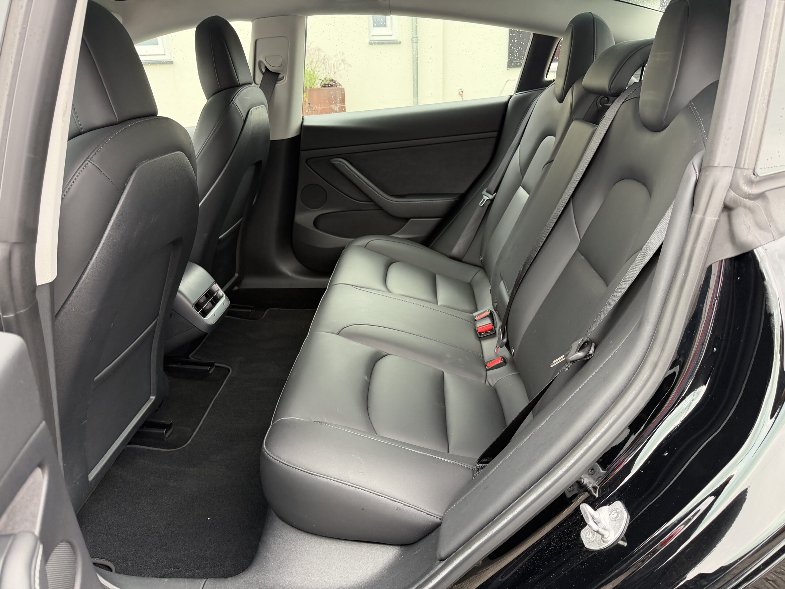 Tesla Model 3 DualMotor LongRange AWD - Image 11