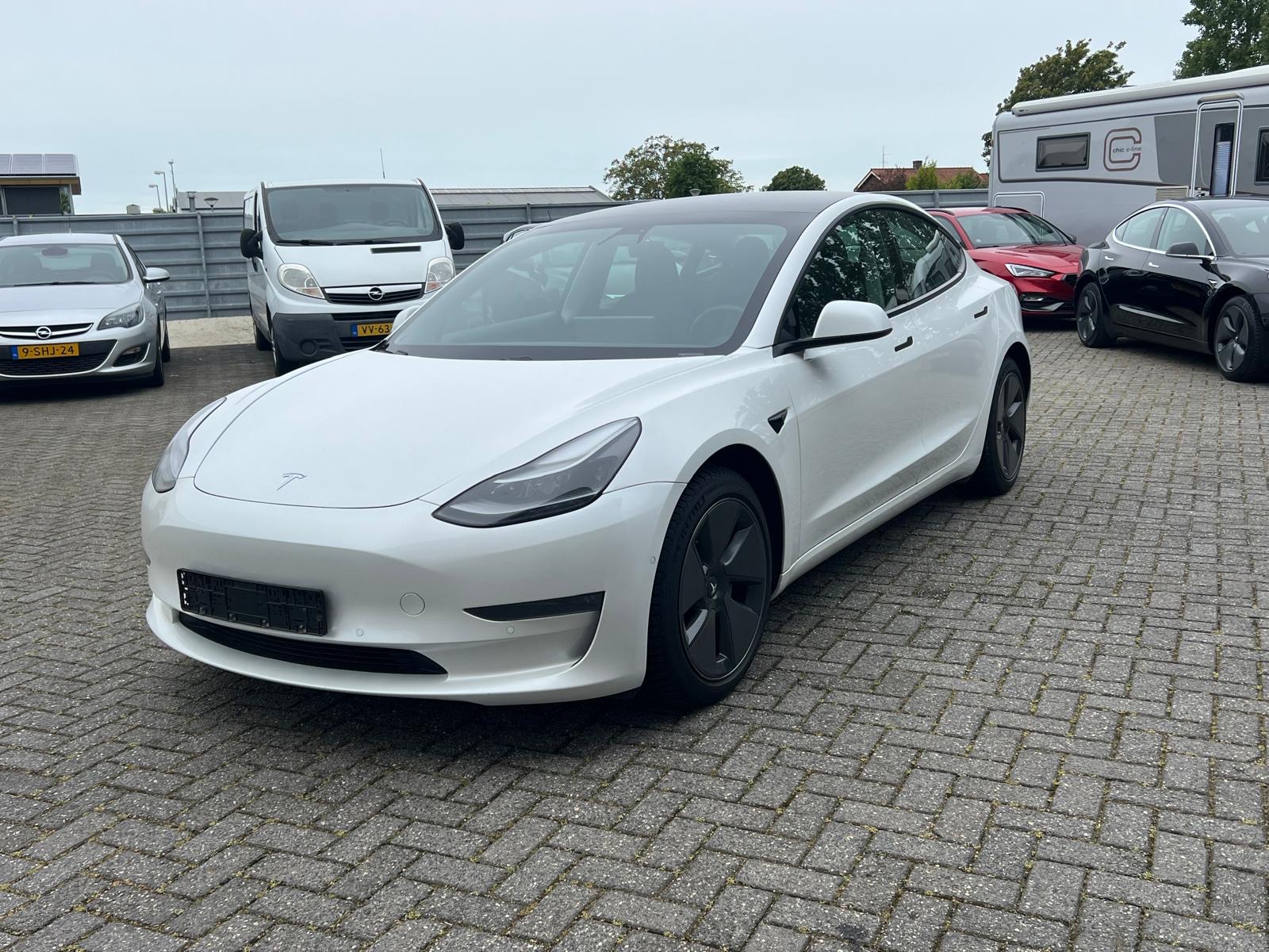 Tesla Model 3 DualMotor LongRange AWD *Enchanced Autopilot - Image 2