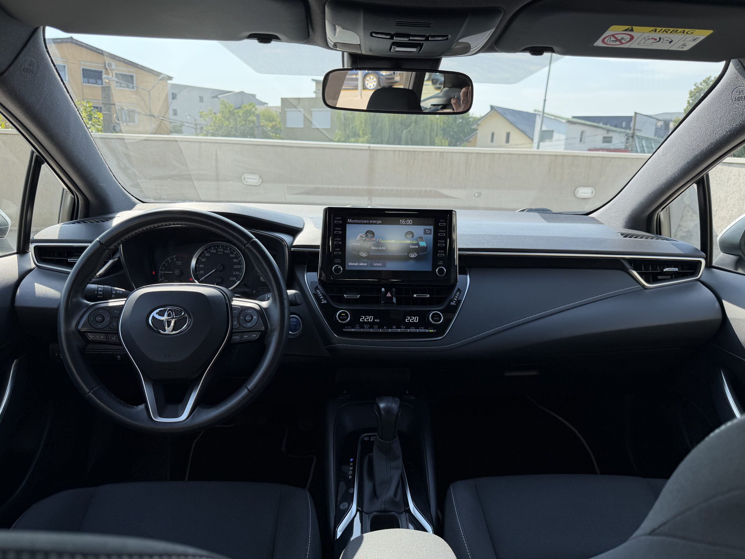 Toyota Corolla TouringSports 1.8 Hybrid - Image 15