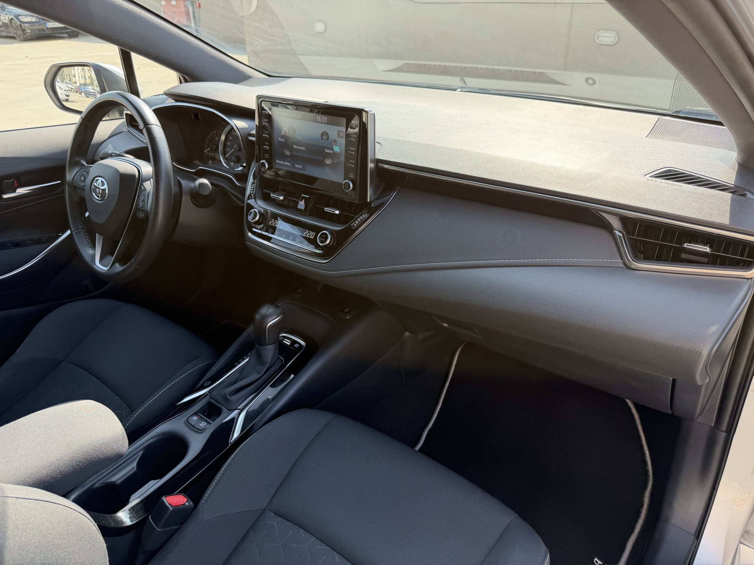 Toyota Corolla TouringSports 1.8 Hybrid - Image 12