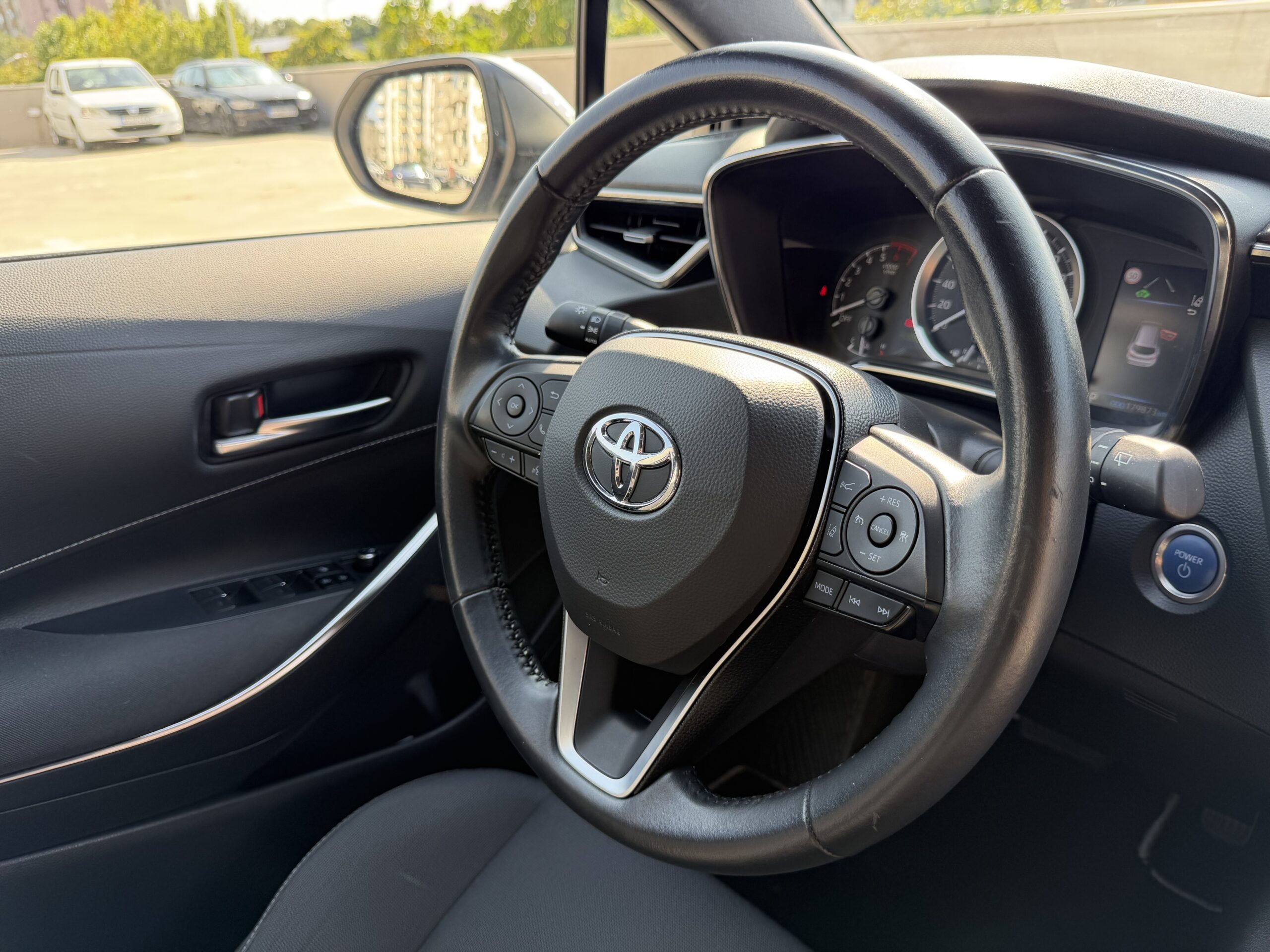 Toyota Corolla TouringSports 1.8 Hybrid - Image 17