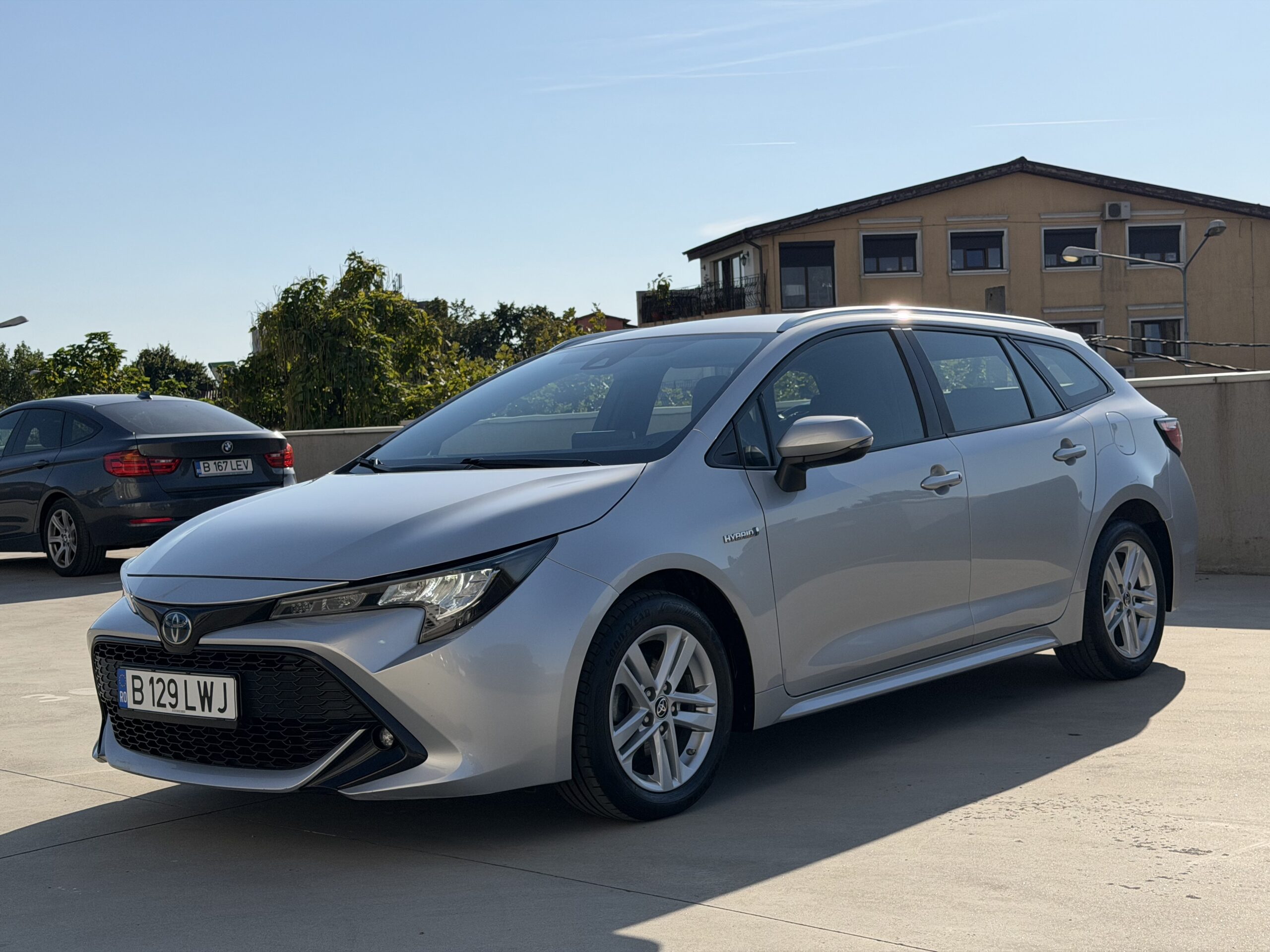 Toyota Corolla TouringSports 1.8 Hybrid - Image 2