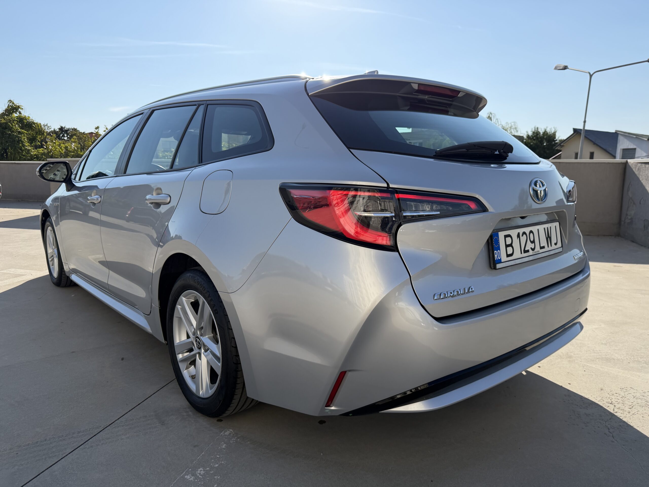 Toyota Corolla TouringSports 1.8 Hybrid - Image 3