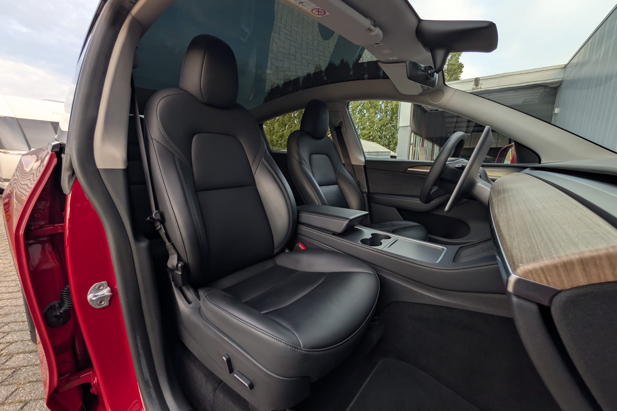 Tesla Model Y DualMotor LongRange AWD - Image 9