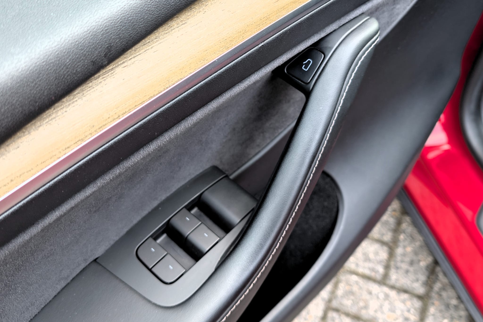 Tesla Model Y DualMotor LongRange AWD - Image 27