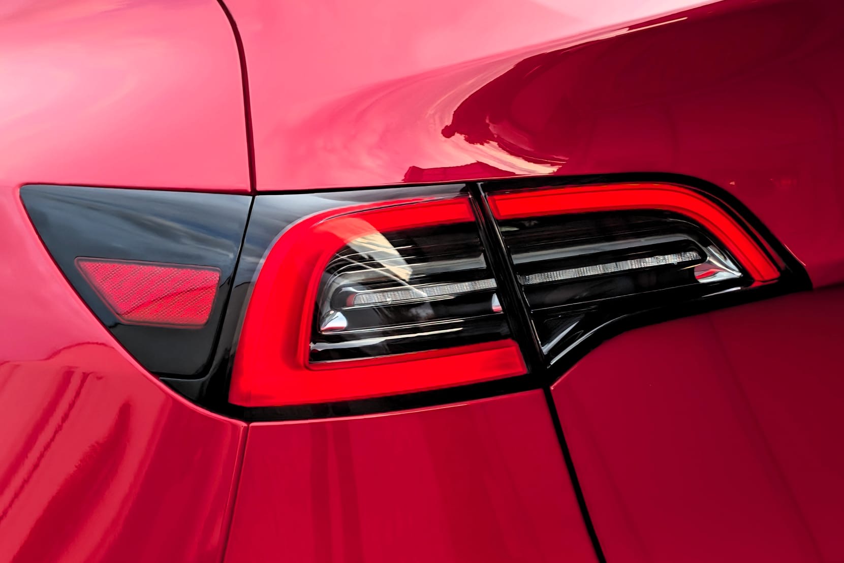 Tesla Model Y DualMotor LongRange AWD - Image 23