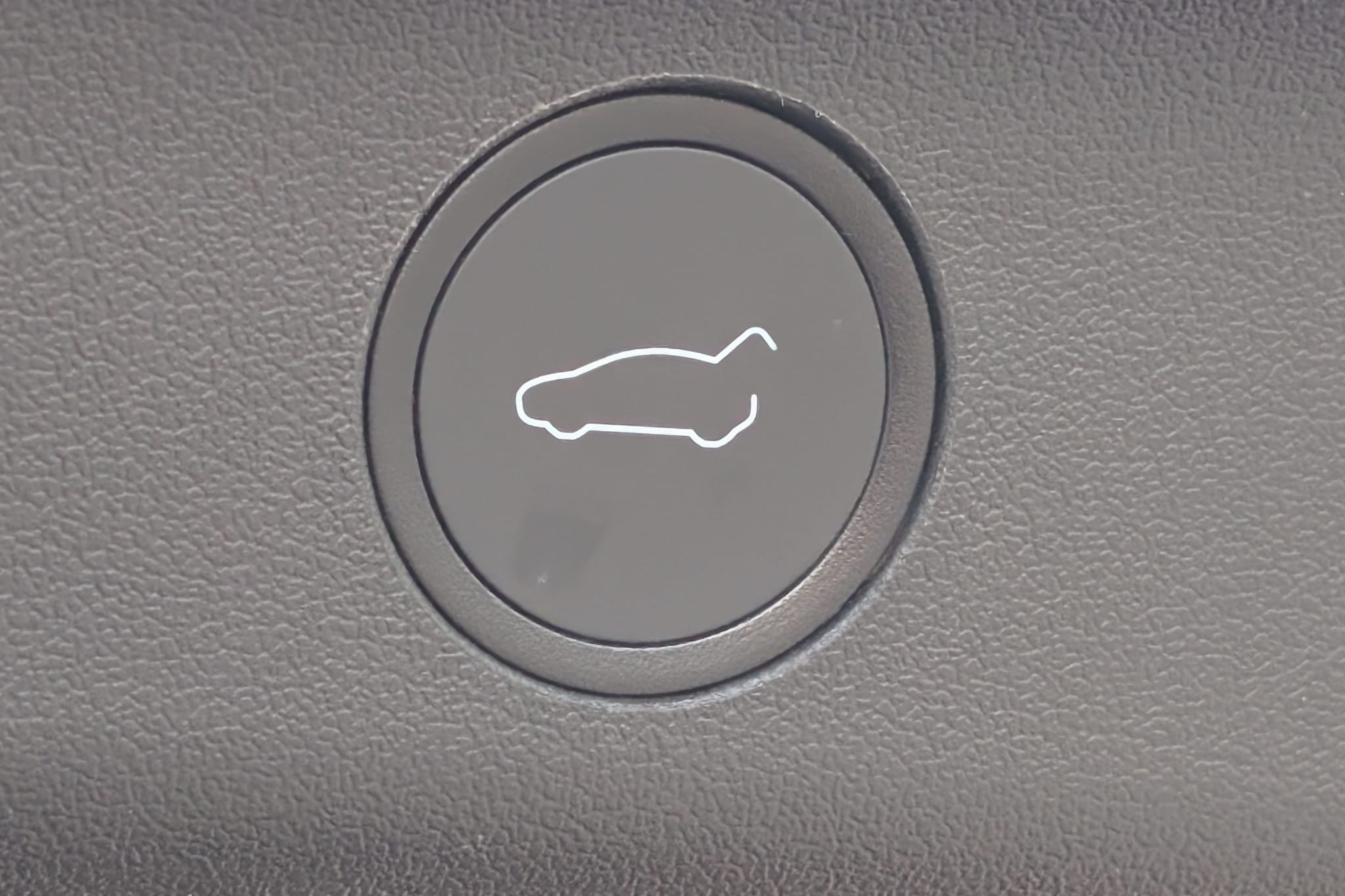 Tesla Model Y DualMotor LongRange AWD - Image 17