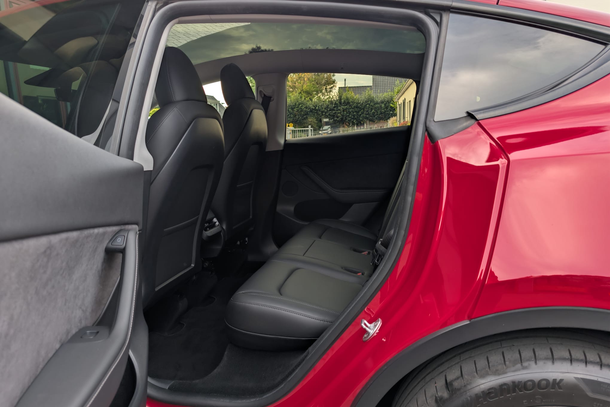 Tesla Model Y DualMotor LongRange AWD - Image 10