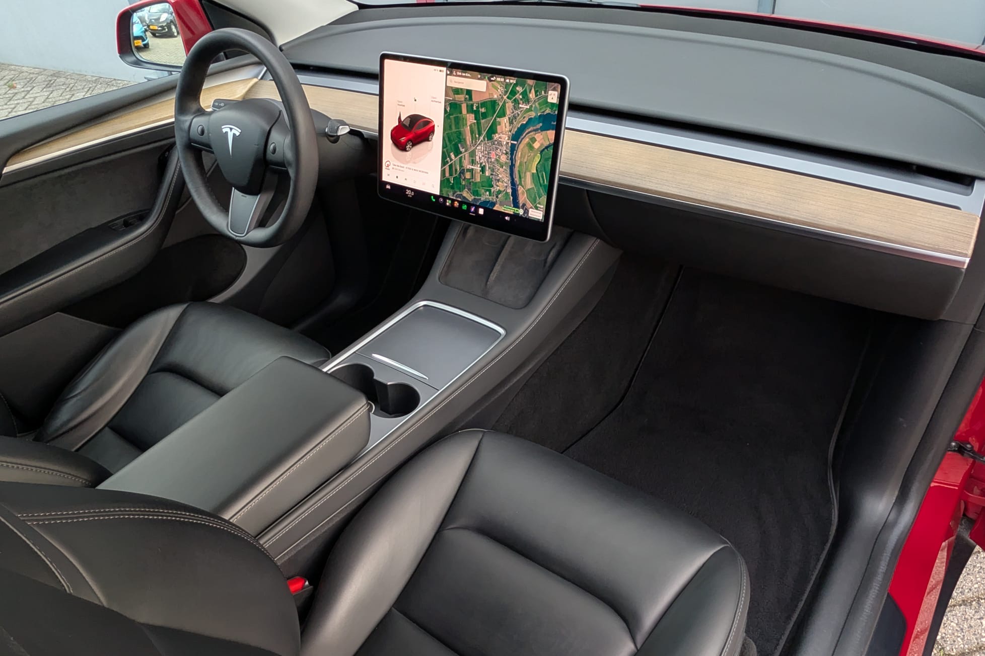 Tesla Model Y DualMotor LongRange AWD - Image 8