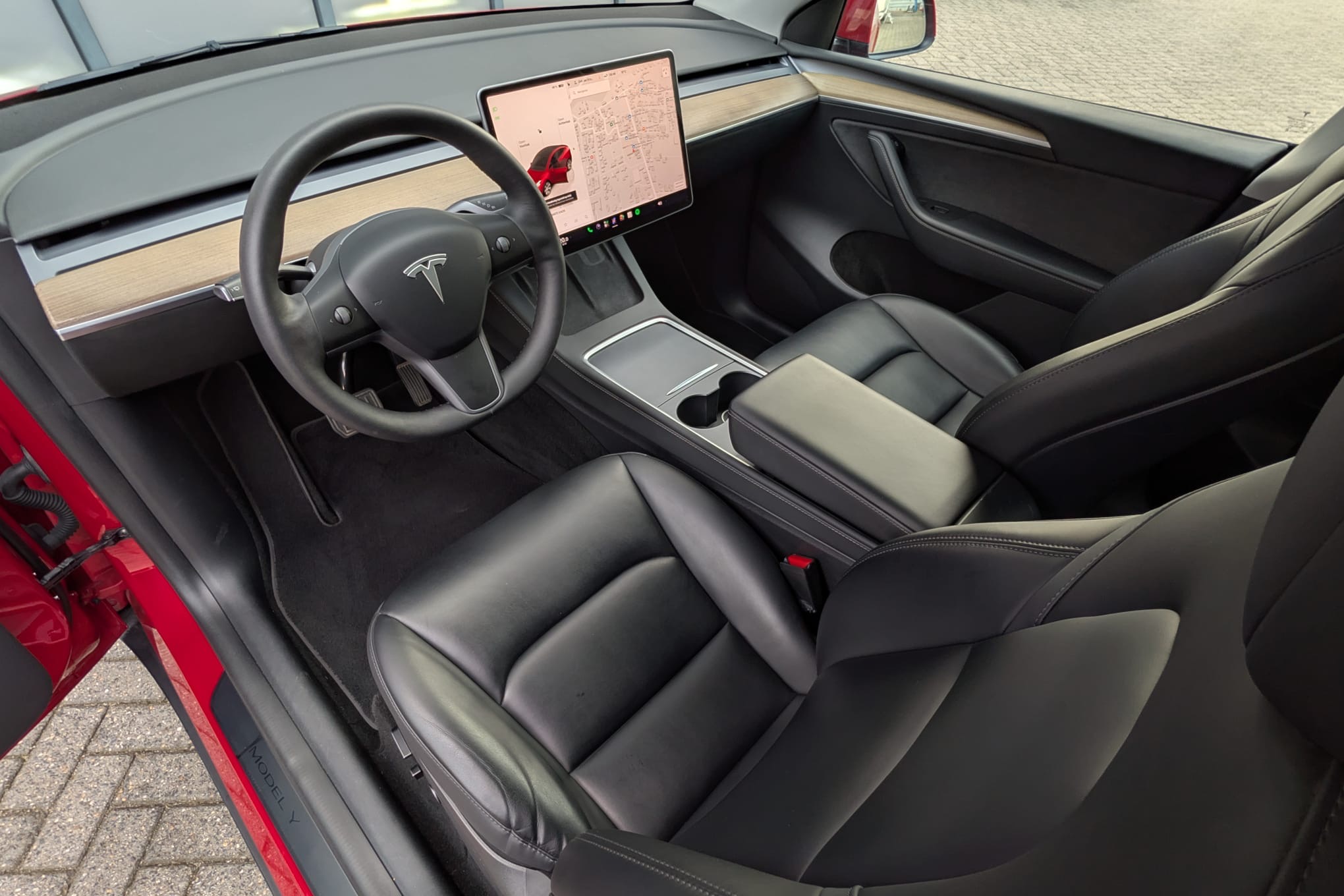 Tesla Model Y DualMotor LongRange AWD - Image 12