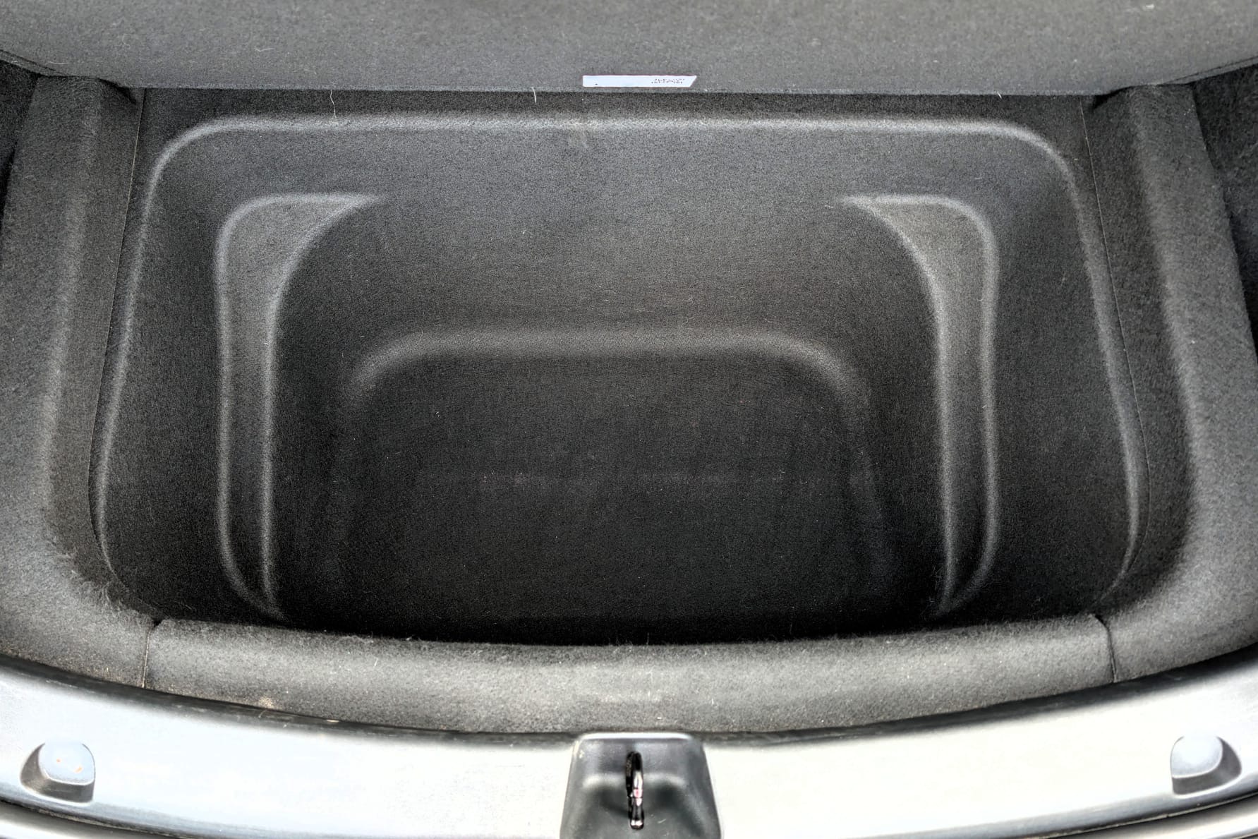 Tesla Model Y DualMotor LongRange AWD - Image 16